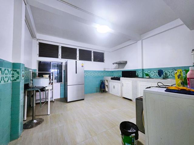 ถนนเพชรบุรี ซอย 3-9 เพียง 5 นาทีสู่สยามพารากอน อาคารพาณิชย์ กว้างขวาง 4 ชั้นอัญมณีล้ำค่า BTSพญาไท ราชเทวี และ ARL เพียง 3