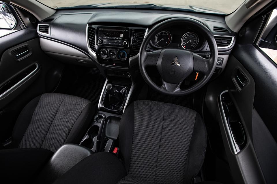#MITSUBISHI #TRITON 2.5 GL ดีเซล MEGA CAB ปี 2017 สีเทา ไมล์แท้ 84,000 km. 13