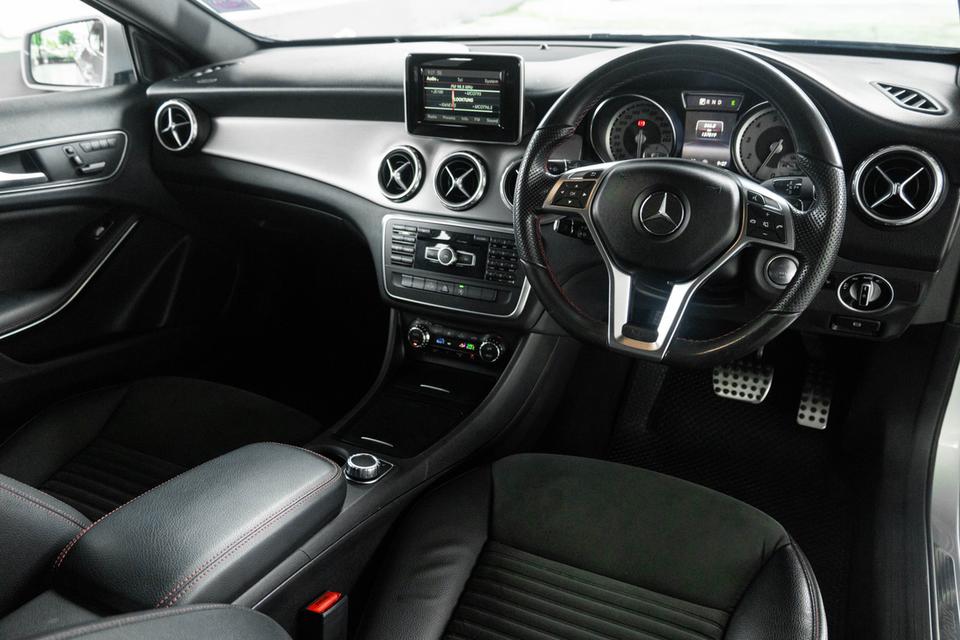 Mercedes-Benz Gla250 Amg Dynamic ปี 2016 สีเทา ราคาดีมาก รูปที่ 7