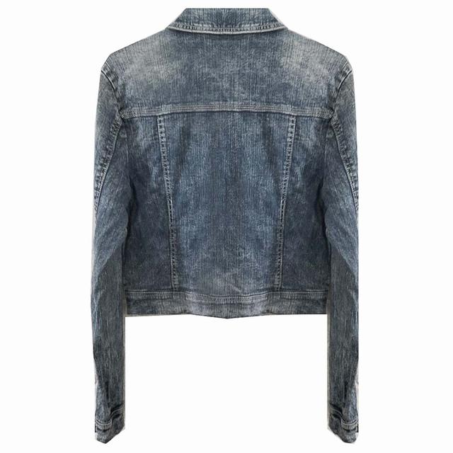 ครอปยีนส์ ยีนส์ยืด แต่งหมุดที่บ่า สีเข้มฟอก ๆ ลายผ้าเก๋มาก ผ้าใหม่สุด ๆ มีกระเป๋าอก ผ้านุ่มใส่สบาย พร้อมส่ง ไม่ต้องรอ