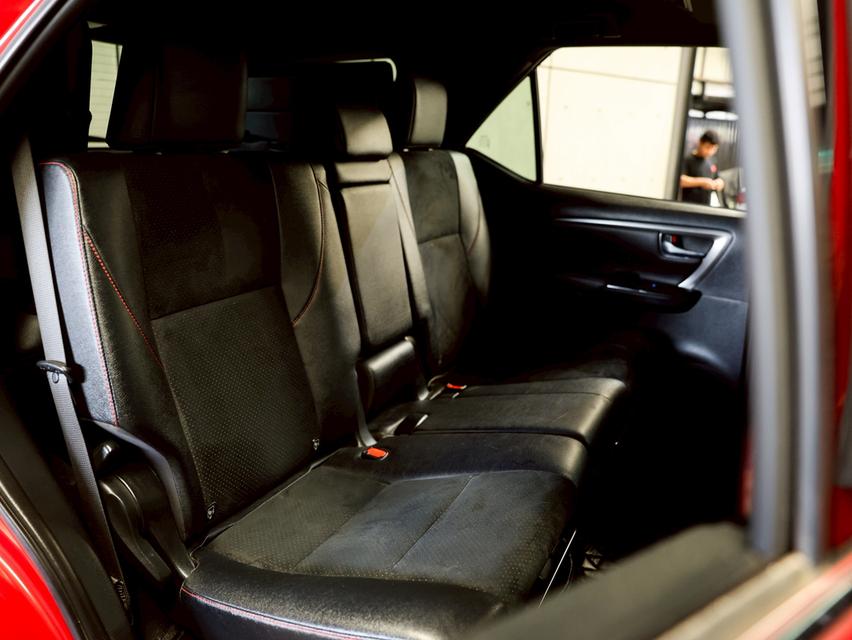 2022 Toyota FORTUNER 2.8 GR Sport (Black Top) 4WD SUV AT รูปที่ 14