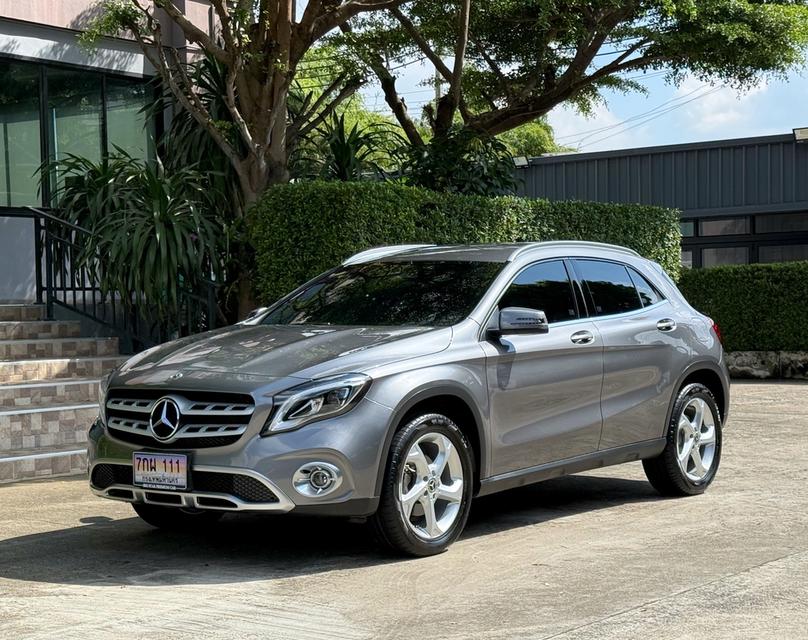 2019 BENZ GLA200 FACELIFT รถมือเดียวออกป้ายแดง รถวิ่งน้อย เข้าศูนย์ตามระยะ รถไม่เคยมีอุบัติเหตุครับ รูปย่อยที่ 4