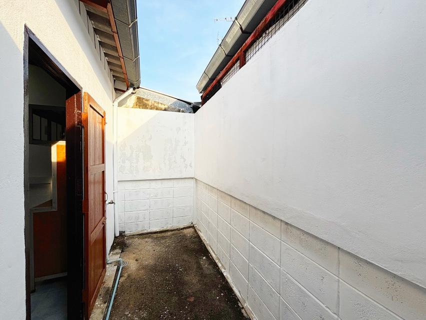 หมู่บ้านการเคหะ1 ซ.เคหะ 1/1 ถ.โรจนะ ต.หันตรา อ.อยุธยา จ.พระนครศรีอยุธยา 10