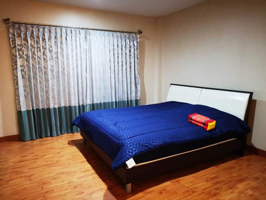 ให้เช่าบ้านเดี่ยวใหม่ 2 ชั้น หมู่บ้านวราบดินทร์ ลำลูกกาคลอง 5 ปทุมธานี  หลังมุม พท.100 ตรว.4นอน 3 น้ำ จอดรถ 4 คัน  มีเฟอร์+เครื่องใช้ไฟฟ้าพร้อมอยู่  ต 6