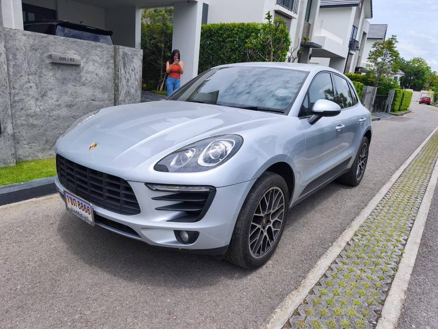 รหัสรถ KPV8866 2018 Porsche Macan สีเทา