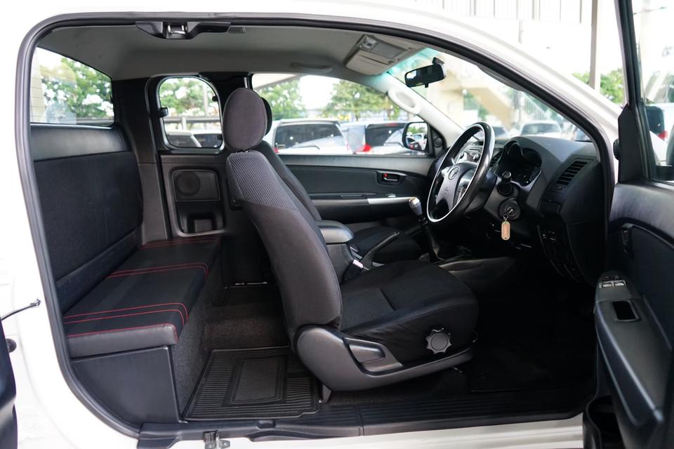 2015 TOYOTA VIGO 2.5E 7