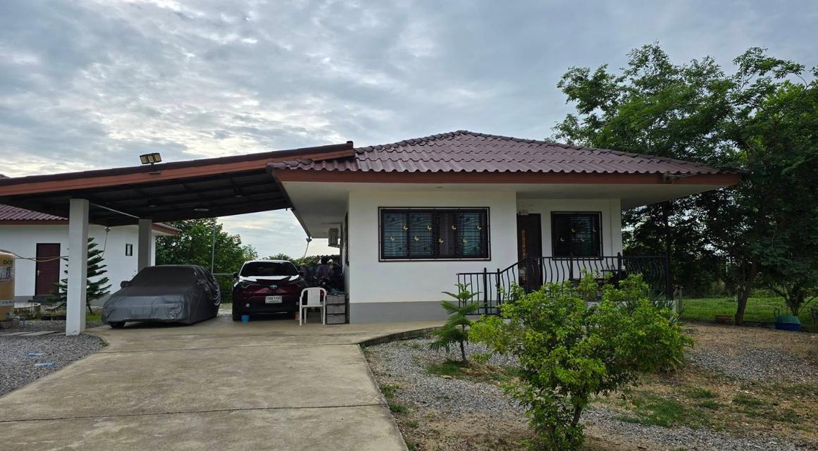 จายบ้านพร้อมที่ดิน บ้าน 2 หลัง ในที่ดิน 1 ไร่ 5