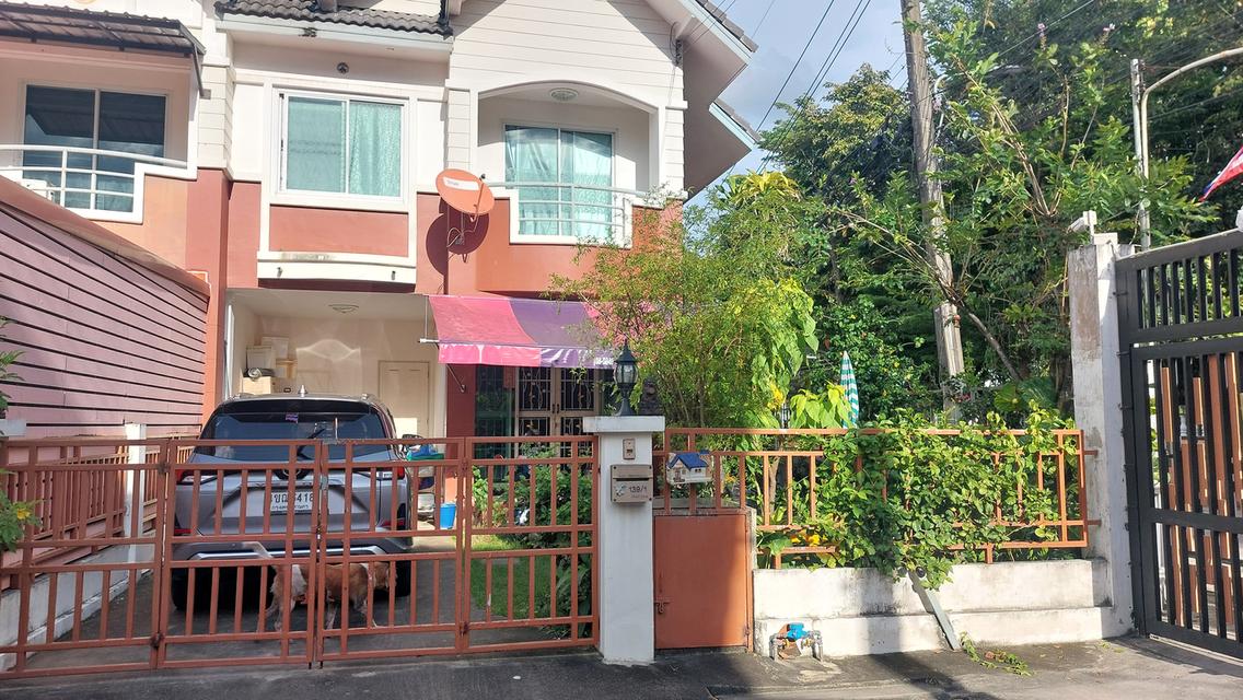 ทาวน์เฮาส์หลังริม 3 นอน 3 น้ำ 2 จอด 4