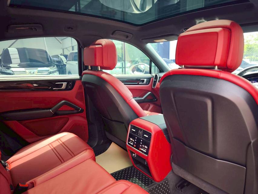 รหัสรถ KPV96 2023 PORSCHE CAYENNE 3.0 E-HYBIRD สี Crayon 9