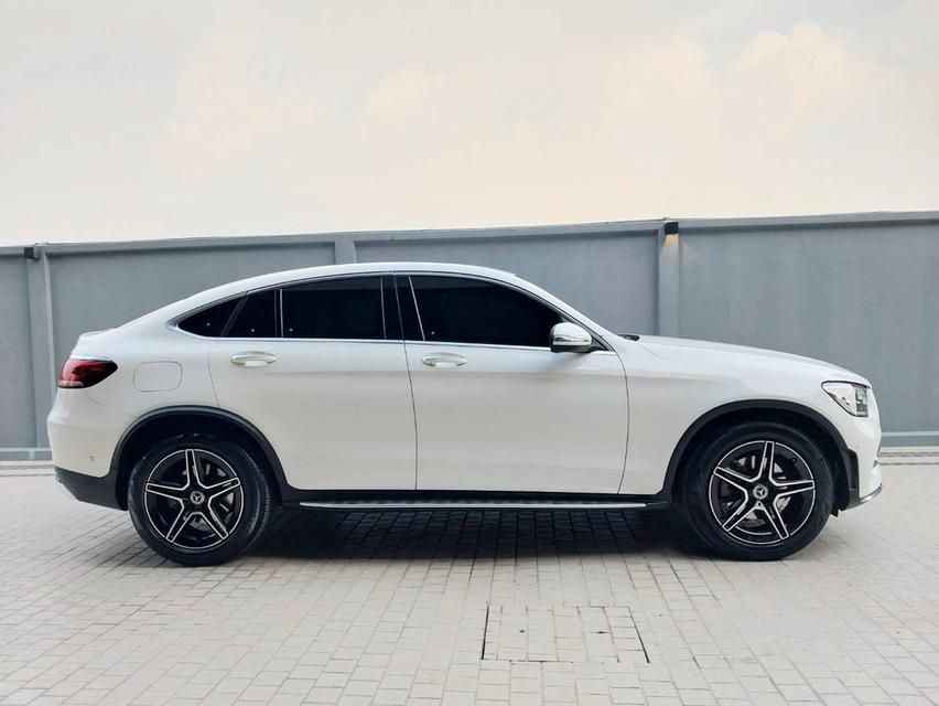 2023 Mercedes-Benz GLC 220d Coupe AMG | สีขาว เบาะแดง รูปที่ 7