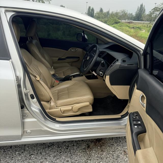 Honda Civic FB 1.8 E AUTO 2013 🔆สวย เดิม น็อตไม่ขยับ ไม่แก็ส 🔆เบาะหนัง พวงมาลัยมัลติ แอร์ออโต้ 13