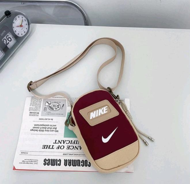 กระเป๋าสะพายข้าง Nike  4