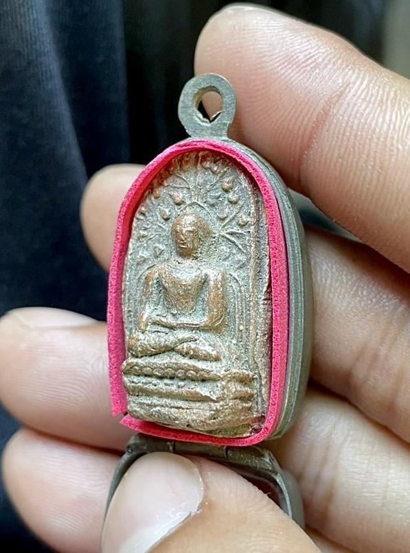 พระคงลำพูน กรุเก่า เนื้อดิน วัดพระคงฤๅษี สีพิกุล 4