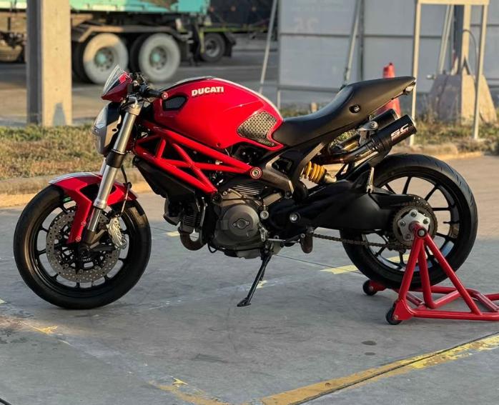 ขาย Ducati Monster 796 สีแดง 7