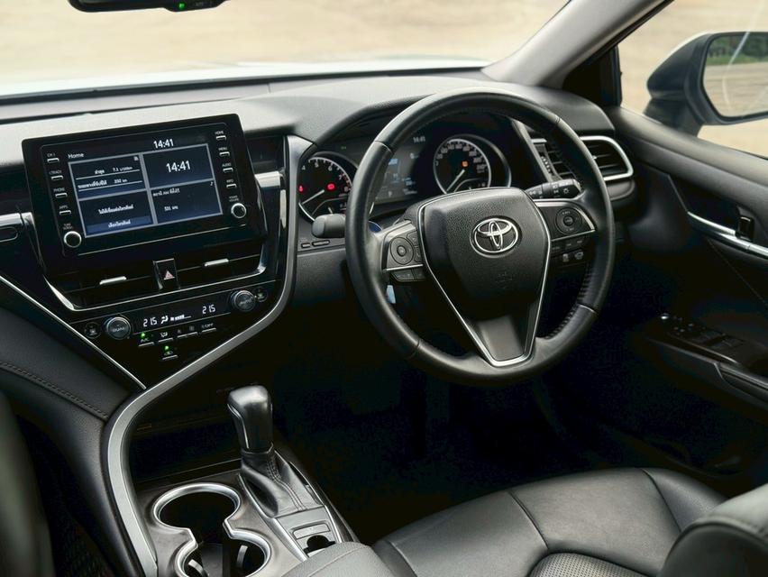 TOYOTA. CAMRY  Sedan 4dr Sport SA 8sp FWD 2.5 (MNC)  Y2022 สีขาว  ออโต้ 19