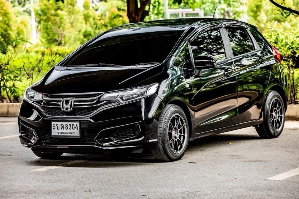 Honda Jazz 1.5S ปี 2018 สีดำ เกียร์ออโต้ มือเดียวป้ายแดง 