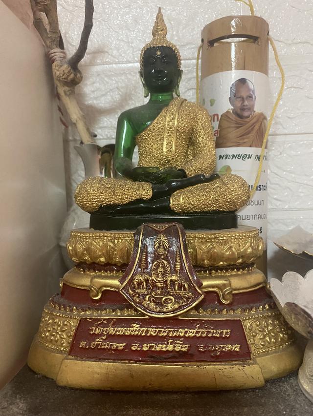 พระบูชาพระแก้วมรกตสนใจสอบถามได้ครับ
