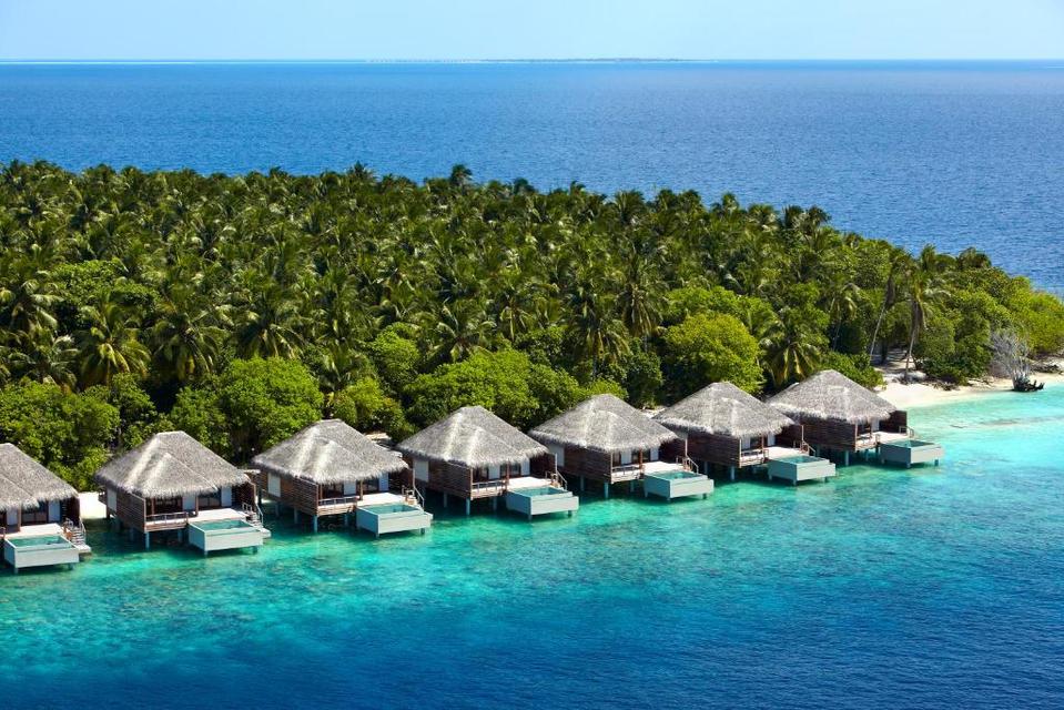 Dusit Thani Maldives ห้องพักกลางน้ำ มีสระว่ายน้ำ 4 วัน 3 คืน เริ่มต้น 76,400 บาทต่อท่าน 2