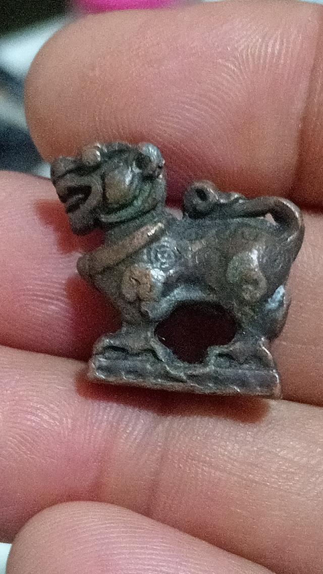 พระเครื่อง สิงห์หลวงพ่อกวย ตะกั่วอาบทองแดง 10