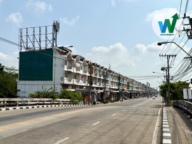 ขายโฮมออฟฟิศติดถนนร่มเกล้า 84.8 ตร.ว. 3.5 ชั้น พื้นที่กว้าง 220 ตร.ม. หลังริม ใกล้ทางด่วน เคหะร่มเกล้า ARL 8