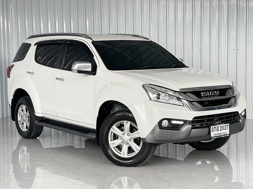 Isuzu  Mu-X 3.0 DVD NAVI ดีเซล เกียร์ออโต้  ปี2015