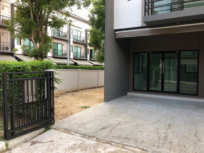 ขายบ้านกลางเมือง รามอินทรา  - วัชรพล บ้านเลขที่  9/71 ตั้งอยู่หัวมุมซอย 4 ทาวน์โฮม / Home Office 3 ชั้น  ยังไม่เคยมาอยู่อาศัย 5