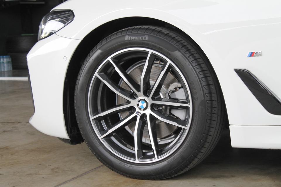 รหัสรถ BM2420 BMW 520d M-Sport LCI 2022 8