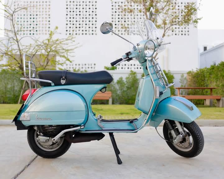 Vespa PX สีฟ้า