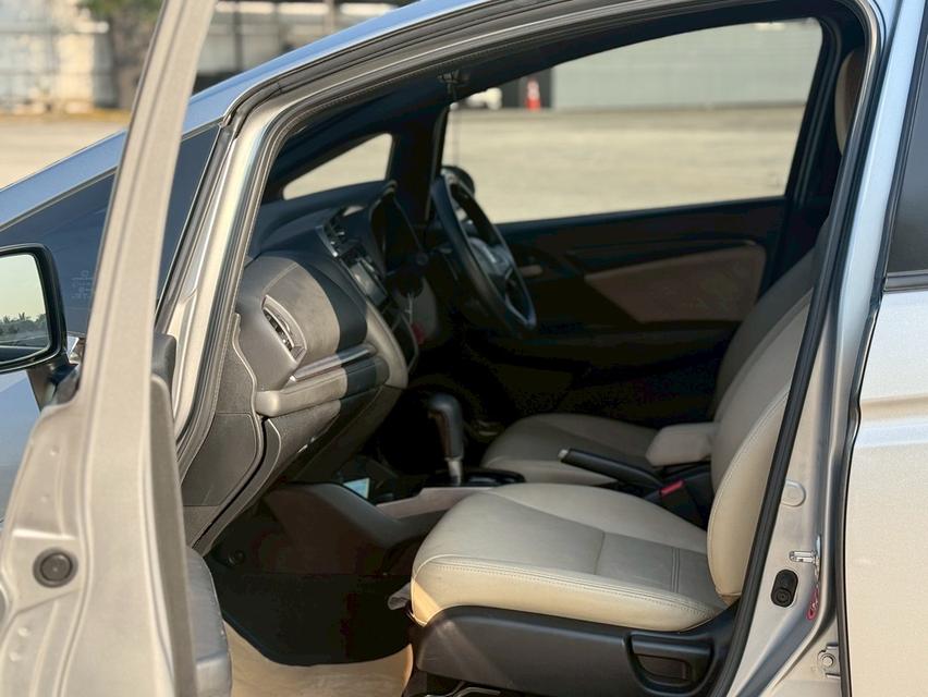 HONDA  JAZZ GK 1.5 RS TOP  (MNC) Y2017สีเทา ออโต้ รูปที่ 12