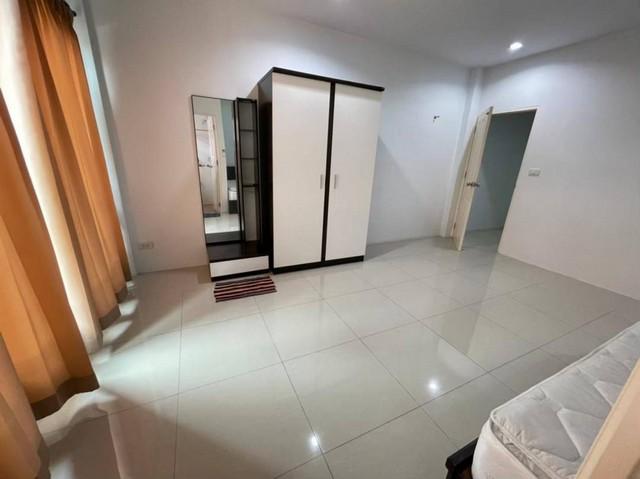 ให้เช่า ทาวน์โฮม 3 ชั้น รีโนเวทใหม่ หมู่บ้านสัมมากร ซอยรามคำแหง110 มีห้างแมคโครและตลาดสดอยู่หน้าหมู่บ้าน ใกล้รถไฟฟ้าสายสีส้ม 9