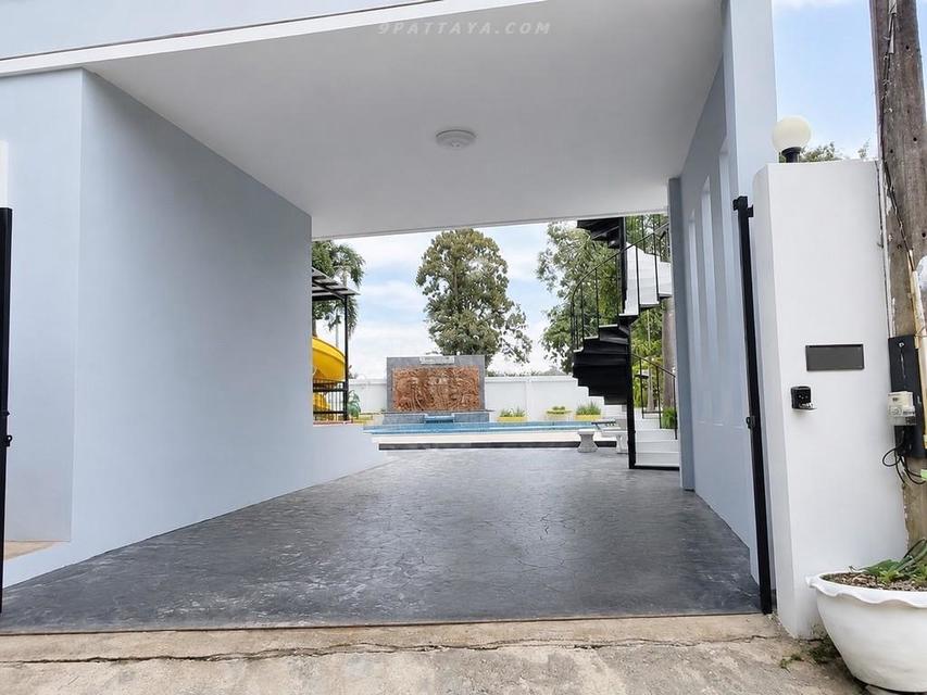 For Sale — Luxury Pool Villa with Tenant at Khao Makok 14, Huai Yai PattayaGreat investment opportunity. Luxury corner pool villa for sale 14