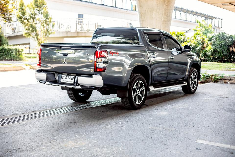 Mitsubishi Triton 2.4 GT PREMIUM Plus 4x4 Double cab ปี 2019 เกียร์ออโต้ สีเทา มือเดียวป้ายแดง