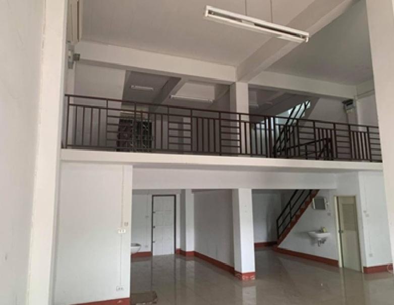 ให้เช่าอาคารพาณิชย์ 2 คูหา 4.5 ชั้น ริมถนนลาดกระบัง เข้าซอยไม่ลึก แอร์ 10 เครื่อง จอดรถในรั้ว 2 คัน 3