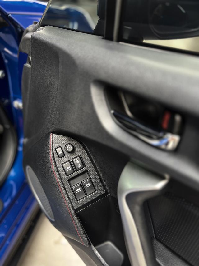 Subaru BRZ 2.0 MT 8