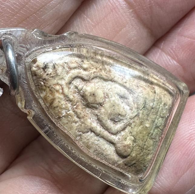 พระผงสรงน้ำ สมเด็จพระพุทธโฆษาจารย์ (เจริญ) วัดเขาบางทราย พิมพ์เสาเล็ก รูปที่ 3