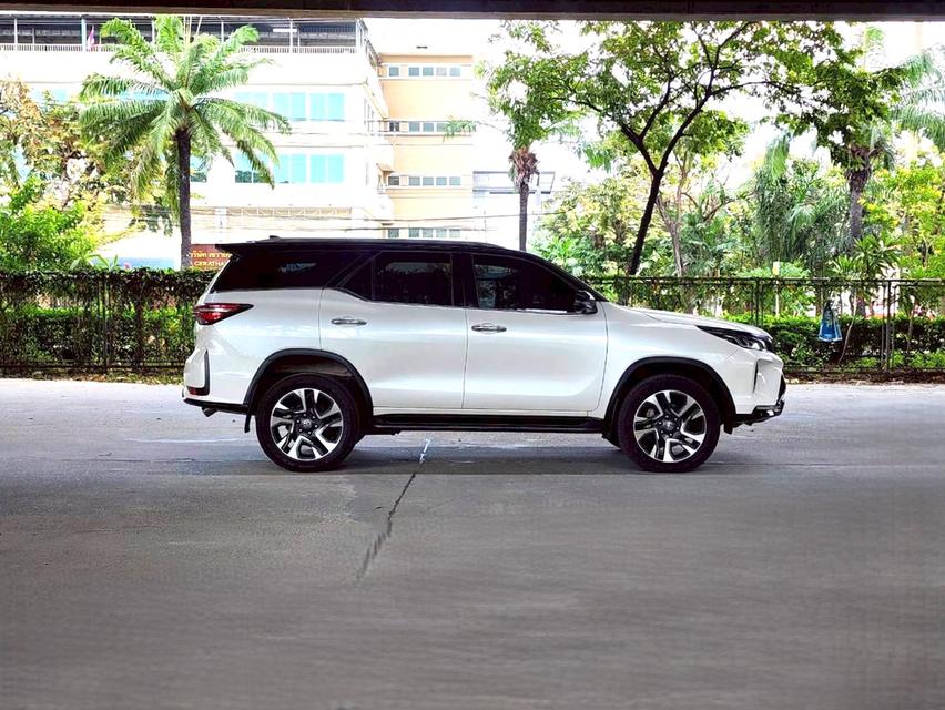 ขายรถ Toyota Fortuner 2.8 Legender 4WD ปี 2022 สีขาว เกียร์ออโต้ 8