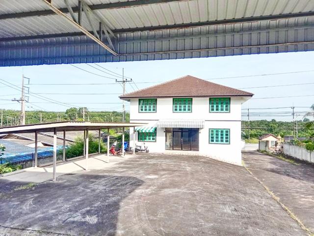 รร.อนุบาลบ้านแม่น้ำคู้ 2.8 กม 2ไร่ นิคมอุตสาหกรรม WHA4 3.6กม. ขาย-ให้เช่าโรงงาน 2,012 ตร.ม. ตลาดแยกพวงมาลัย 1.9 กม. 2ชั้ 2