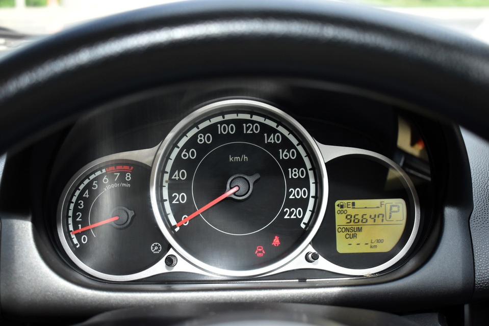 Mazda2 ปี2013 สีขาว เครื่อง1.5 เบนซิน ไมล์แท้ๆ96,000 รูปที่ 13