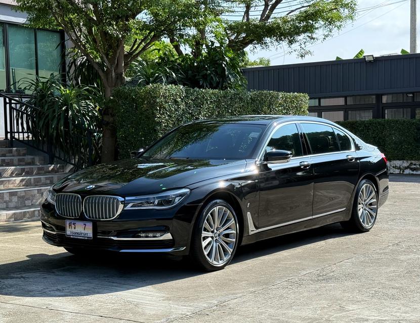 2019 BMW SERIES 7 PURE EXCELLENCE รถมือเดียวออกป้ายแดง รถวิ่งน้อย เข้าศูนย์ตามระยะ รถไม่เคยมีอุบัติเหตุครับ 4