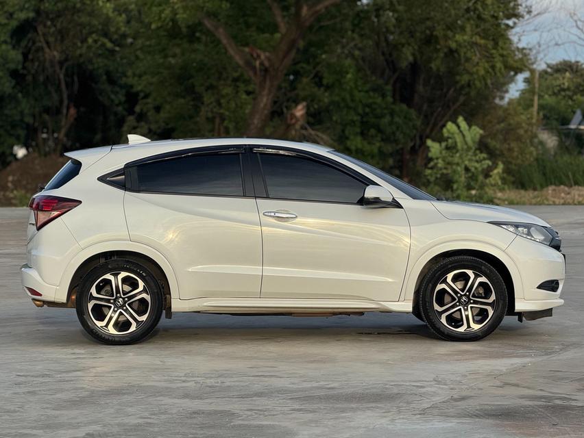 HONDA HRV 1.8 EL SUNROOF ปี 16. สีขาว ออโต้  สวยหรูสปอร์ตน่าขับมากๆ