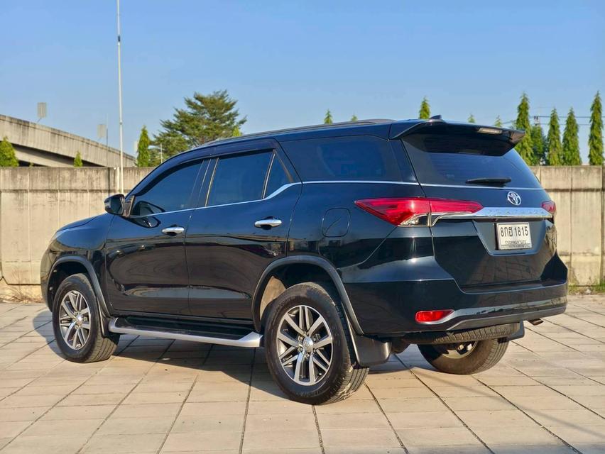 TOYOTA FORTUNER 2.4 V 4WD ปี 2019  6