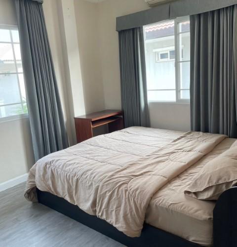 บ้านเดียวให้เช่าใกล้สนามบินสุวรรณภูมิ ม.มัณฑนา พระราม9-ศรีนครินทร์ มี3นอน 3น้ำ ตกแต่งสวย เฟอร์ครบพร้อมเข้าอยู่เช่า 55,00 5