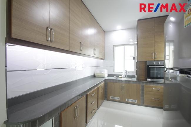 บ้านเดี่ยวภัสสรเพรสทีจปิ่นเกล้าเพชรเกษม บ้านใหม่ไม่เคยอยู่ขายขาดทุน พร้อมเฟอร์ แอร์ ตู้เย็น บ้านสภาพดีพร้อมอยู่ 61.9ตารางวา ซ.5ต้นโครงการ ราคาเจรจาได้ 12
