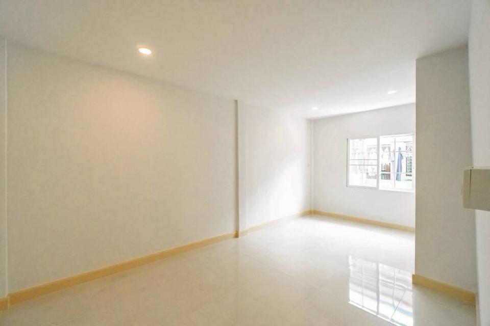 หมู่บ้านรัตนาธิเบศร์ 12