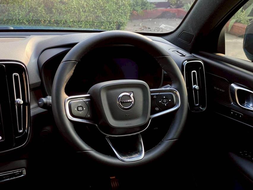 Volvo C40 Recharge Pure Electric ปี 2022 จด 2023 รถหรูสภาพใหม่ป้ายแดง แต่ถูกกว่า 1.7 ล้านบาทเลย คุ้มมากๆ รูปที่ 13