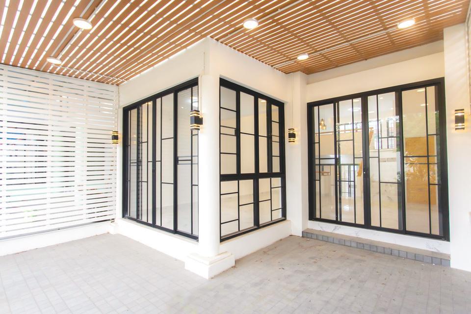 ขายด่วน! ทาวน์โฮม 3 ชั้น ทำเลนวมินทร์ 135 ในหมู่บ้าน Private Villa รีโนเวทใหม่สวยๆ พื้นที่คุ้มๆ รีบทักมาจองเลยค่ะ 9