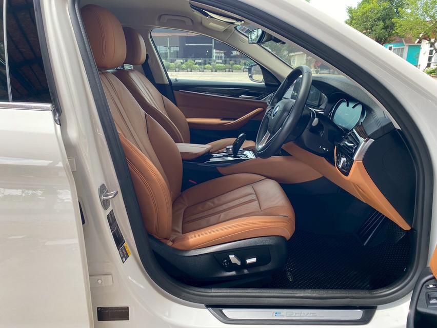 รหัสรถ PBG9999 BMW530e Luxury 2018 สีขาว 7