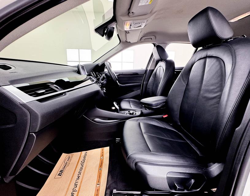 BMW X1 1.5 sDrive18i ICONIC F48 ปี2020 สีขาว รูปที่ 16
