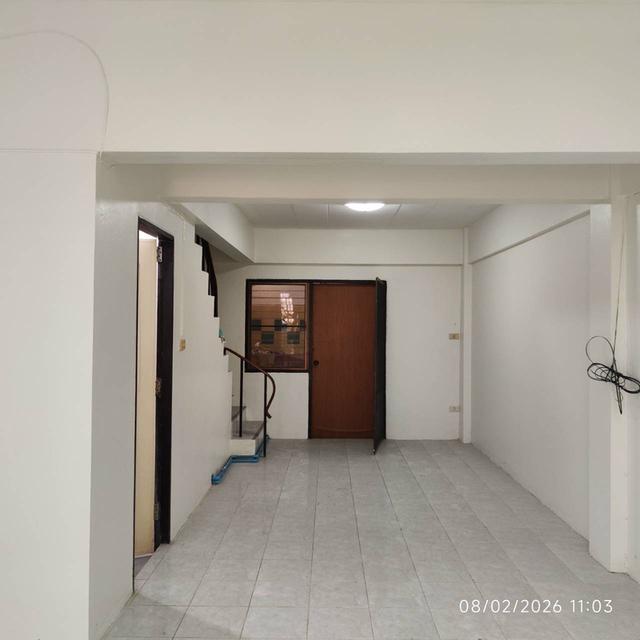 ให้เช่า อาคารพาณิชย์ 2 ชั้นครึ่ง หน้ากว้าง 4 เมตร ย่านรังสิต 2