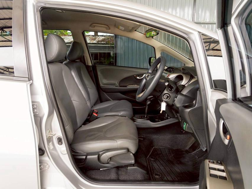 ขาย Honda Jazz 1.3Hybrid ปี13 12